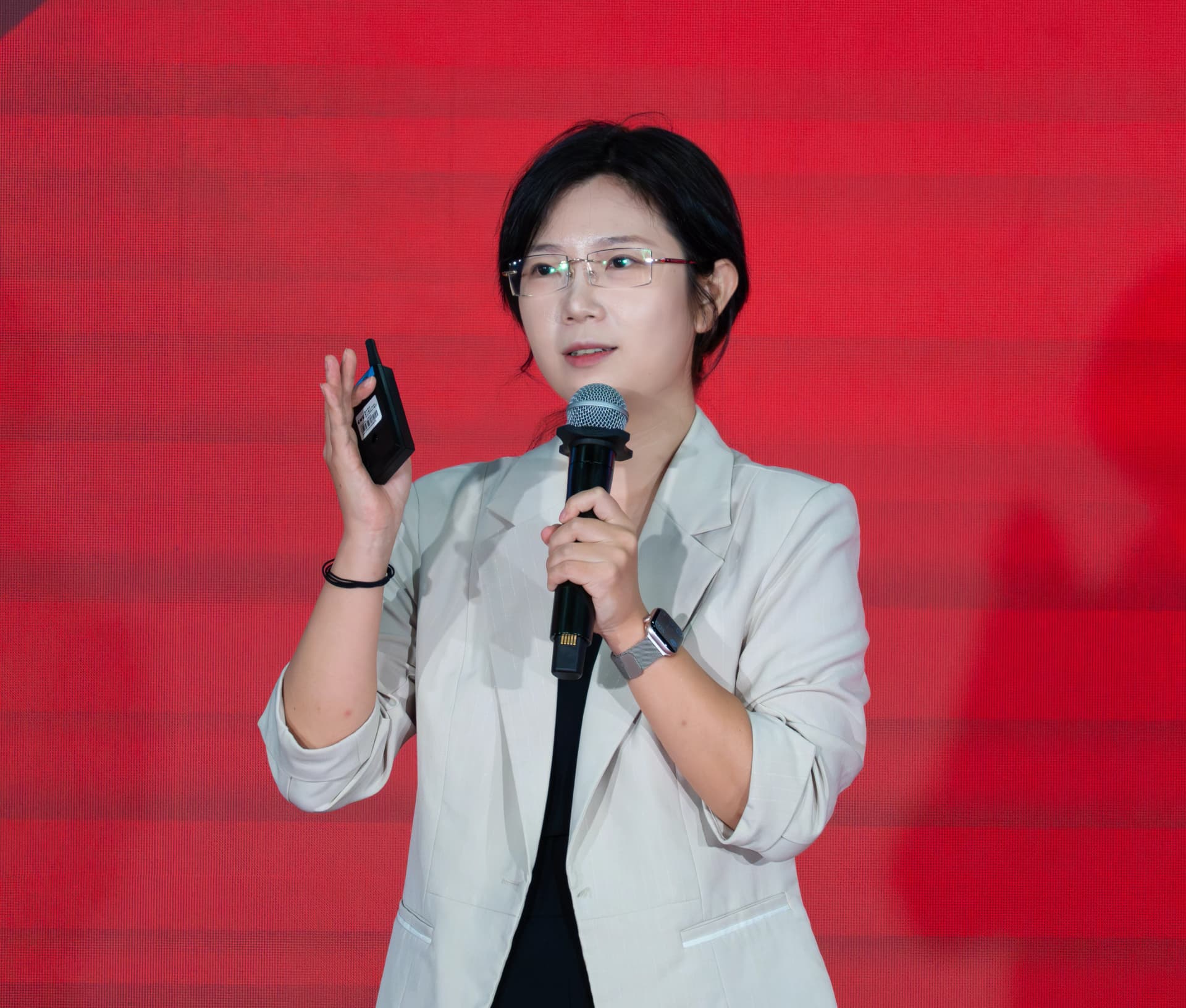 Dr Yifan Jia 的肖像照